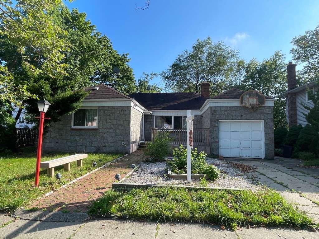 3446 Frederick St before transformation